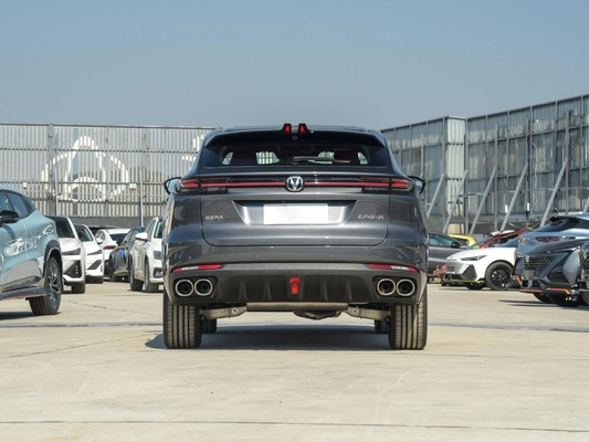 Το Changan Uni-K 2024 βενζινοκίνητο SUV είναι η τέλεια επιλογή για τους λάτρεις του μαύρου σεντάν.