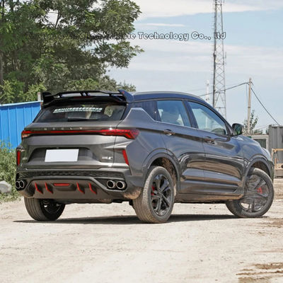 Ηλεκτρικό αυτοκίνητο Geely Binyue Ενέργεια οχήματα Geely Coolray Μπλε χρώμα στις συνθήκες του δρόμου