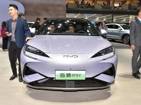 Byd Sea Lion 07 71.8 Kwh χωρητικότητα μπαταρίας Ηλεκτρικό αυτοκίνητο με 4830x1925x1620 mm Μέγεθος