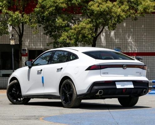 Ο Τσανγκ έχει ένα Uni-K 2.0 T, κορυφαίο φορτηγό μικρής χωρητικότητας.