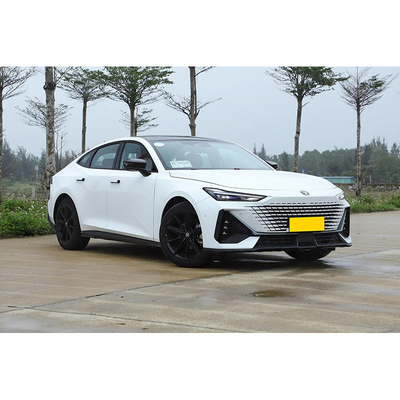 Ο Τσανγκ προετοιμάζει ένα Uni-V 23 2.0-2.6L Smart Pilot Κινέζικα αυτοκίνητα Αυτοκίνητα Sedan με αριστερό τιμόνι