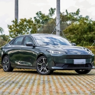Ο Τσανγκ προετοιμάζει ένα Qiyuan A05 70PRO Plug-in Hybrid Vehicle 4 πόρτες 5 θέσεις Sedan Merry