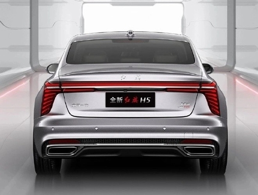 Οικογενειακό κινεζικό βενζινοκίνητο Hongqi H5 με 5 θέσεις Κλειστό Τύπο Σώματος Αριστερό τιμόνι